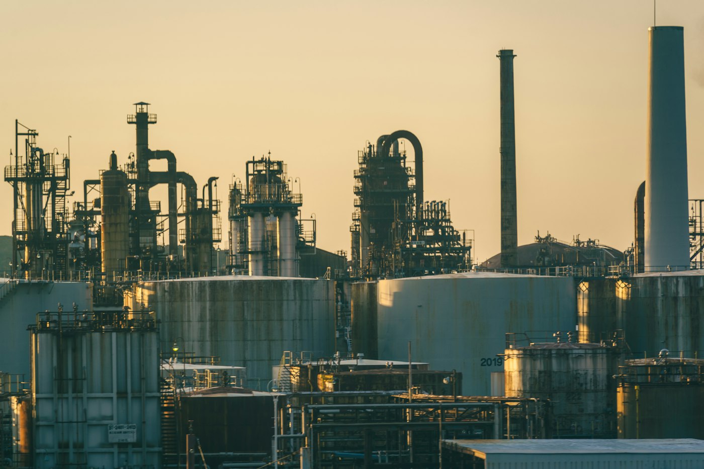 Oil and gas refinery with storage tanks — process industries automation with PLC, DCS and SCADA control systems